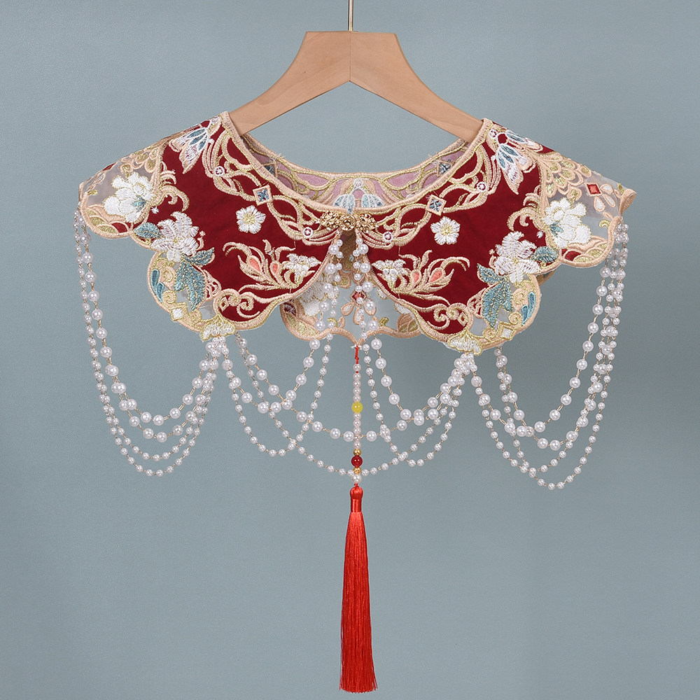 Beading - Koralikowy czerwony kołnierz w kształcie chmury,